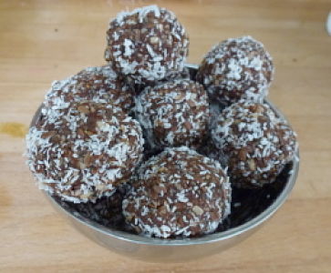 Energy date balls for runners. Easy to make, no bake and delicious.